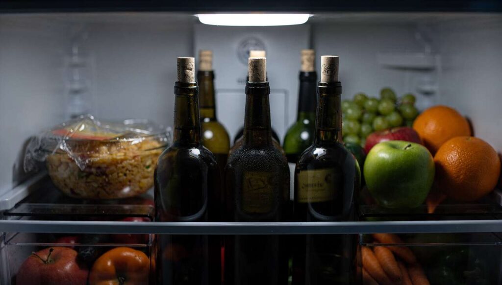 Kork im Kühlschrank: Wozu dieser Trick dient und ob er wirklich gegen Gerüche hilft